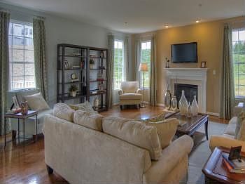 4th image of 1112 E Nutmeg Pl
