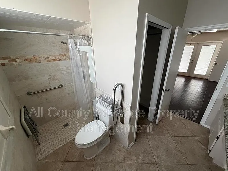 3232 Oakwood Pl — Photo 9