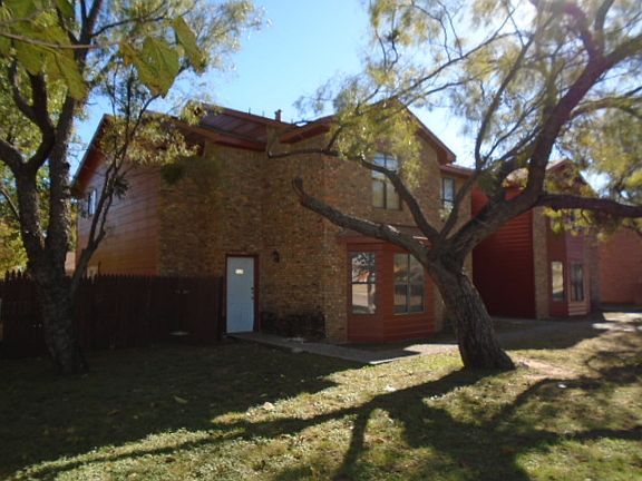 3rd image of 909 Bruce Way