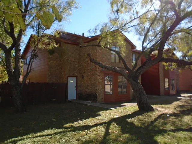 909 Bruce Way — Photo 3