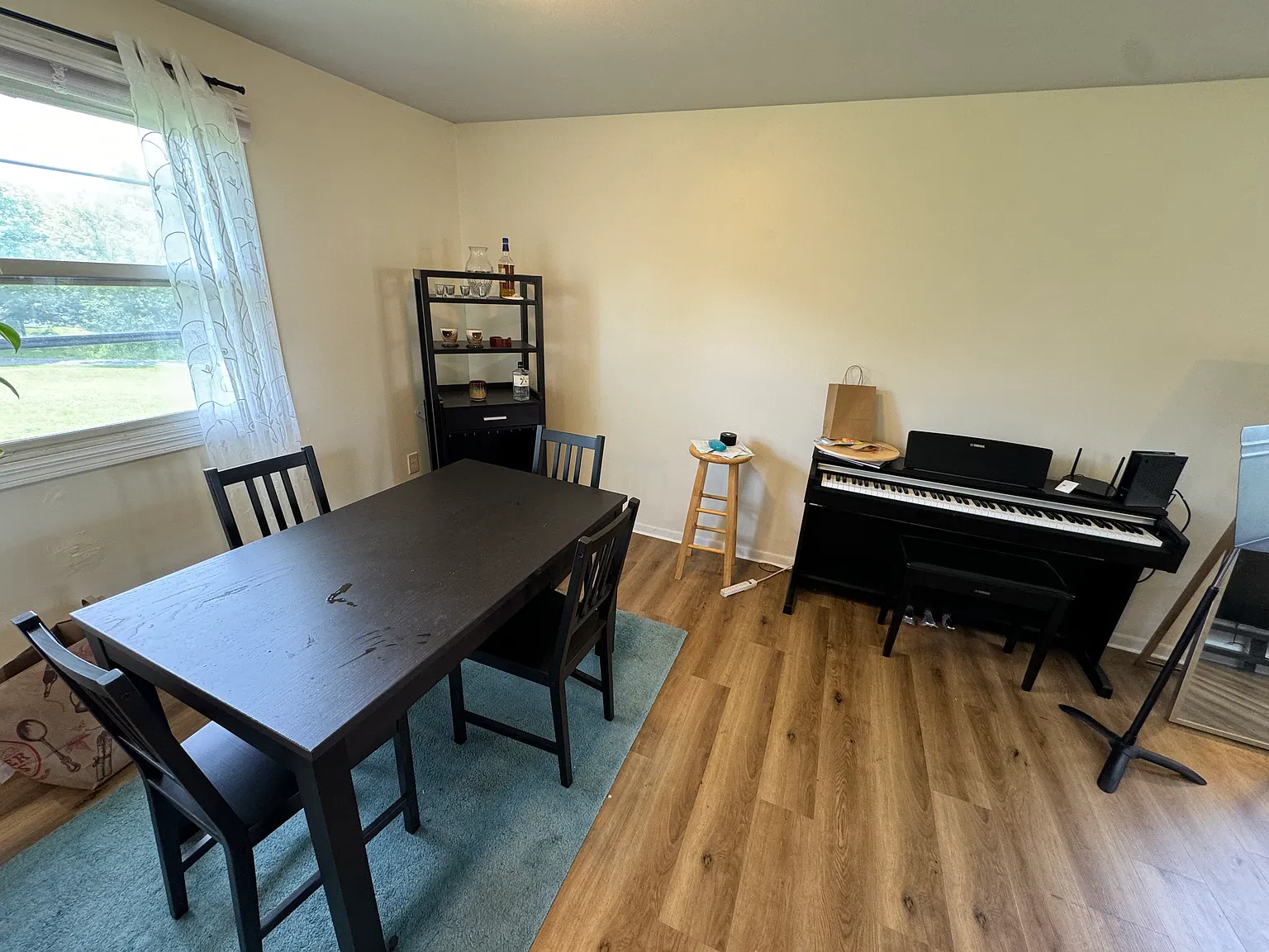 3 bed, 1.5 bath, 1200 sqft, $2,380 — Photo 2