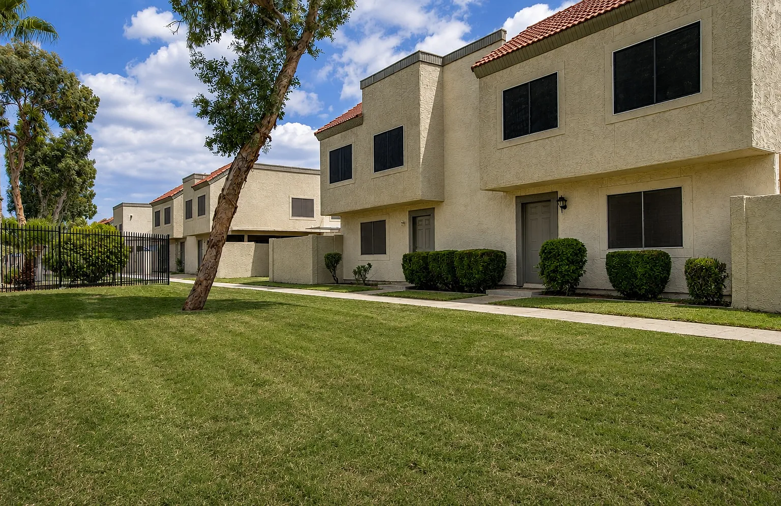 2 bed, 1000 sqft, $1,450 — Photo 1