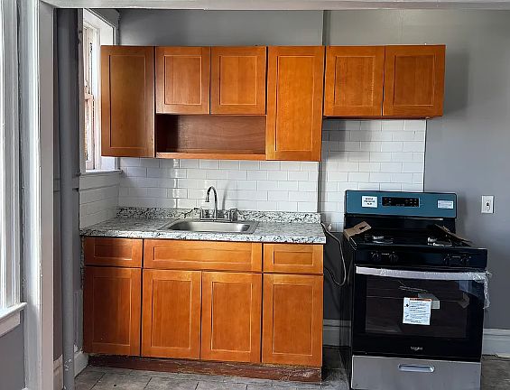 5th image of 818 Stuyvesant Ave #211