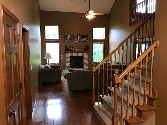 2nd image of 1401 W Glenview Ct
