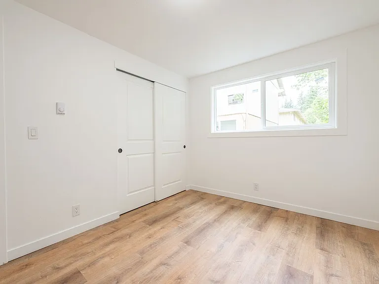 272-288 S Knott St — Photo 12