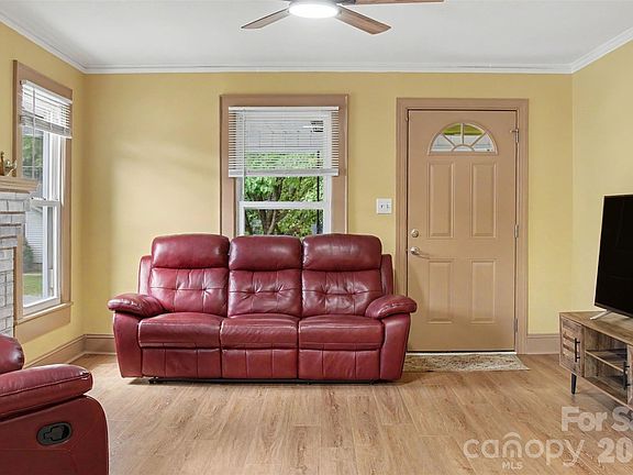 5th image of 1104 Venus St