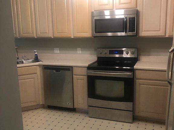 3rd image of 1040 Longwell Pl
