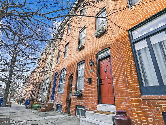 3rd image of 2050 Bank St