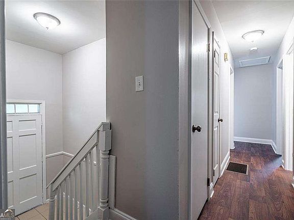 5th image of 367 Camelot Pkwy