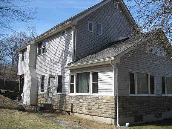 2nd image of 3065 Dale St