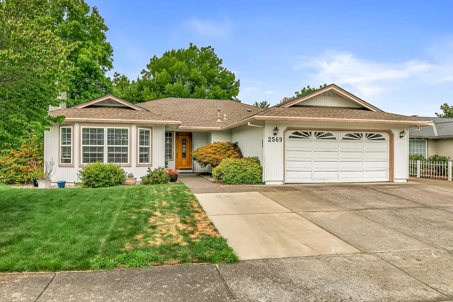 2569 Powell St photo 1