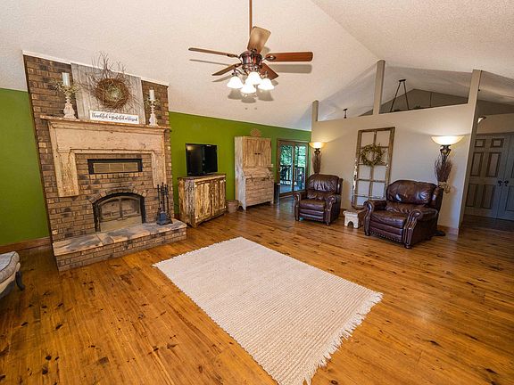 3rd image of 105 Dogwood Dr