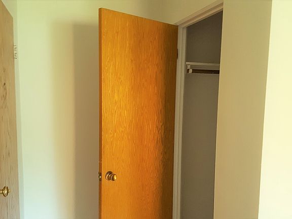 Entry & closet