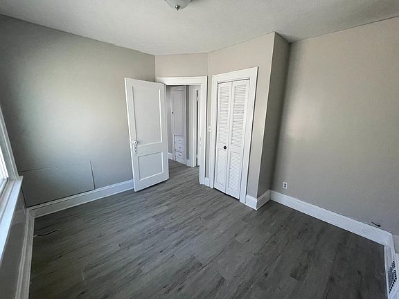 5th image of 15906 Corsica Ave #2