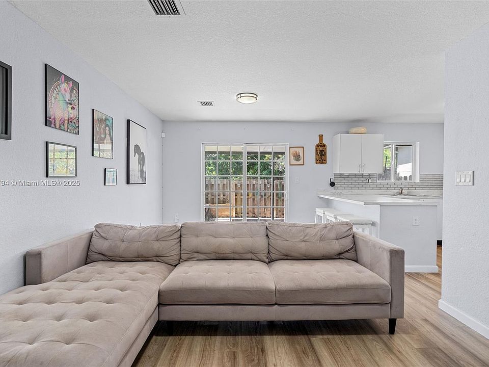 1st image of 582 SW 2nd Pl
