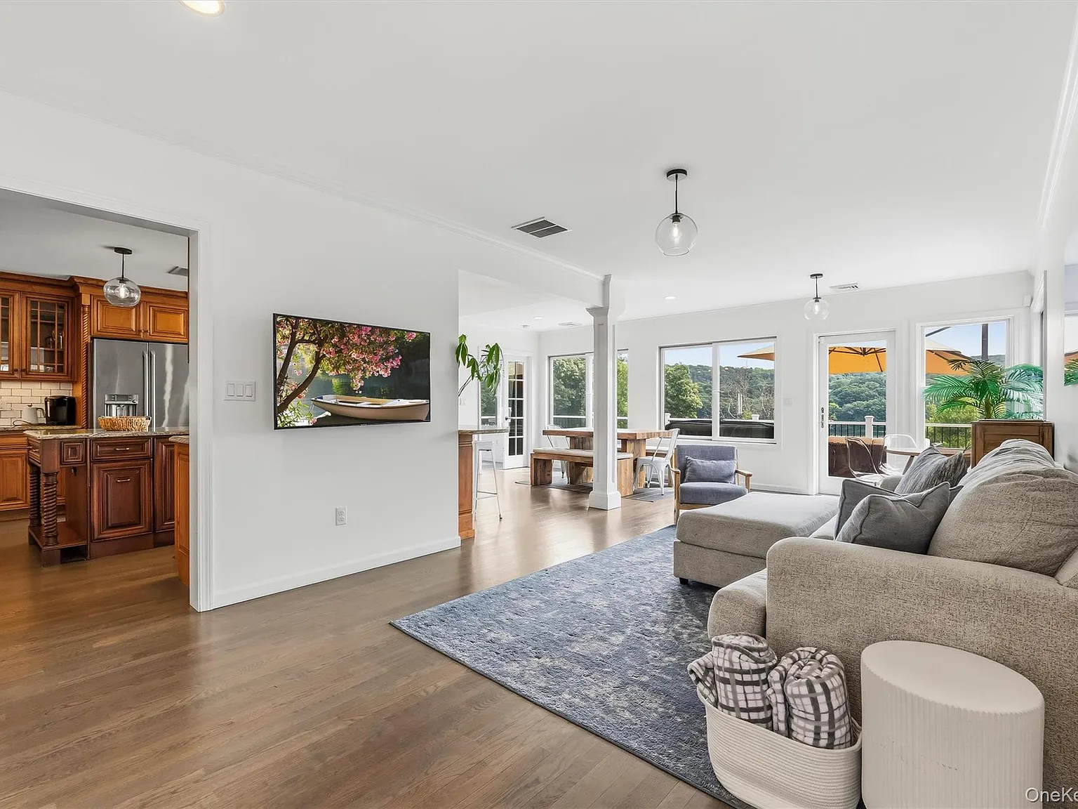 2 bed, 2.0 bath, 1574 sqft, $4,000 — Photo 4
