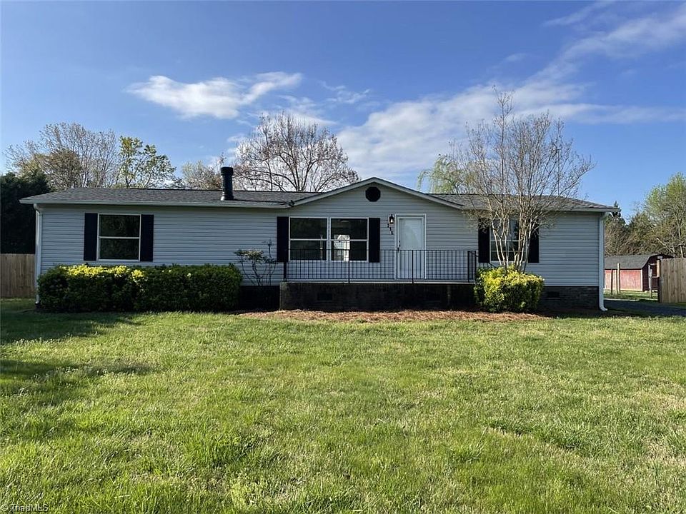 1st image of 216 Hidden Lake Dr