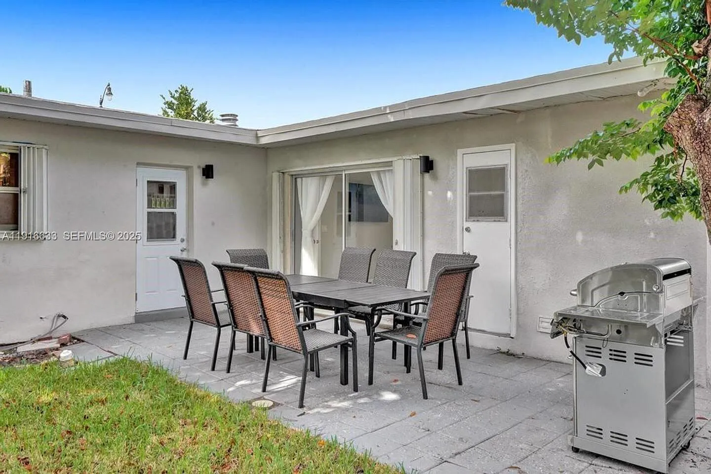3 bed, 2.0 bath, 1439 sqft, $3,500 — Photo 3