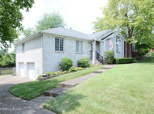 4004 Saratoga Woods Dr, Louisville, KY 40299