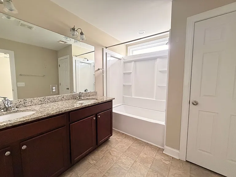 4217 Scharite St — Photo 15