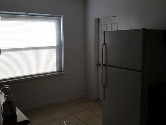 4th image of 2132 McKinley St