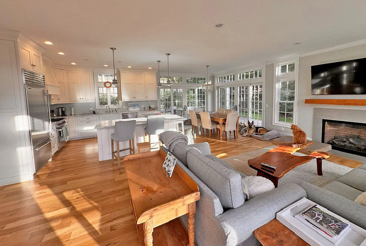 4 bed, 3.5 bath, 2900 sqft, $16,500 — Photo 2