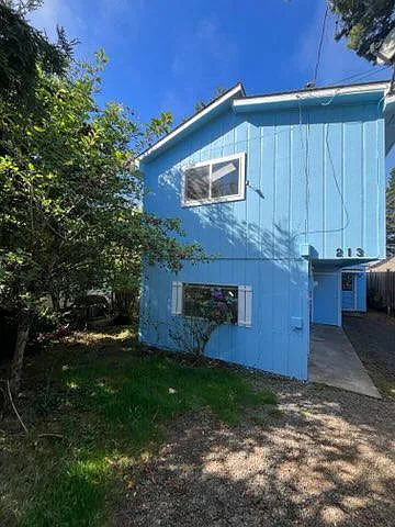 213 SE Neptune Ave