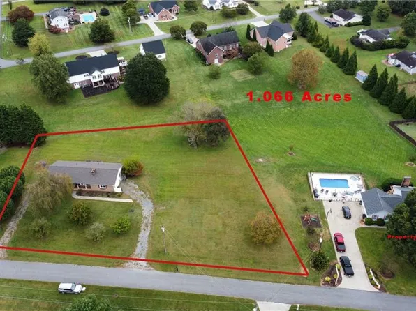 417 Fulton Ave, Mount Airy, NC 27030