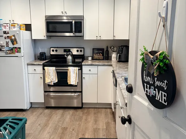 46 4th St APT 1, Dover, NH 03820