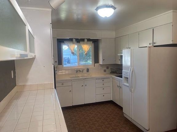 5th image of 2531 El Capitan Dr