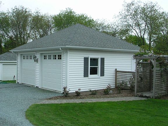 Detached 2 car garage