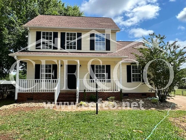 3 bed, 2.0 bath, 1332 sqft, $1,695 — Photo 1