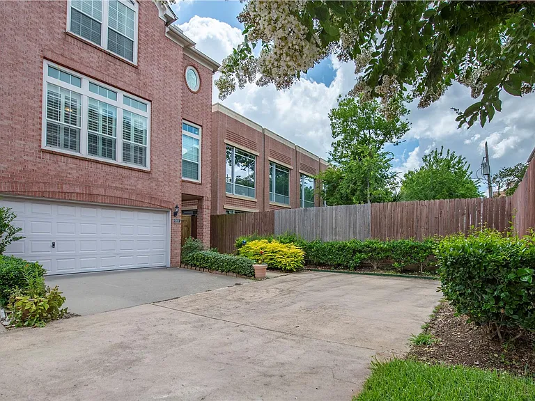 34 Waugh Dr #D — Photo 37