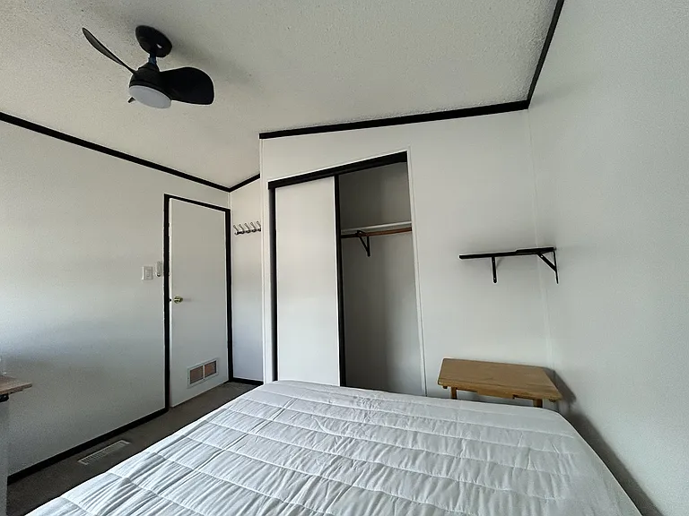 Room/Unit A Full Size bed