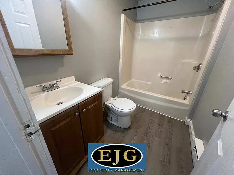211 Pine St #1 — Photo 13