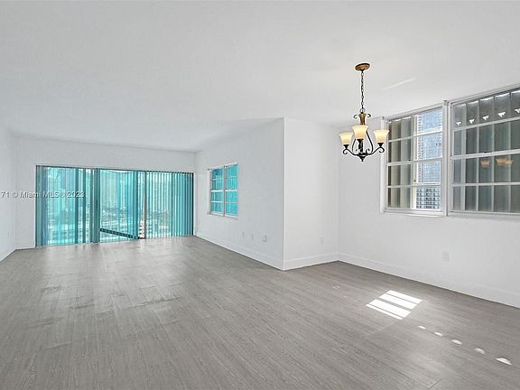 3rd image of 300 Bayview Dr APT 1915