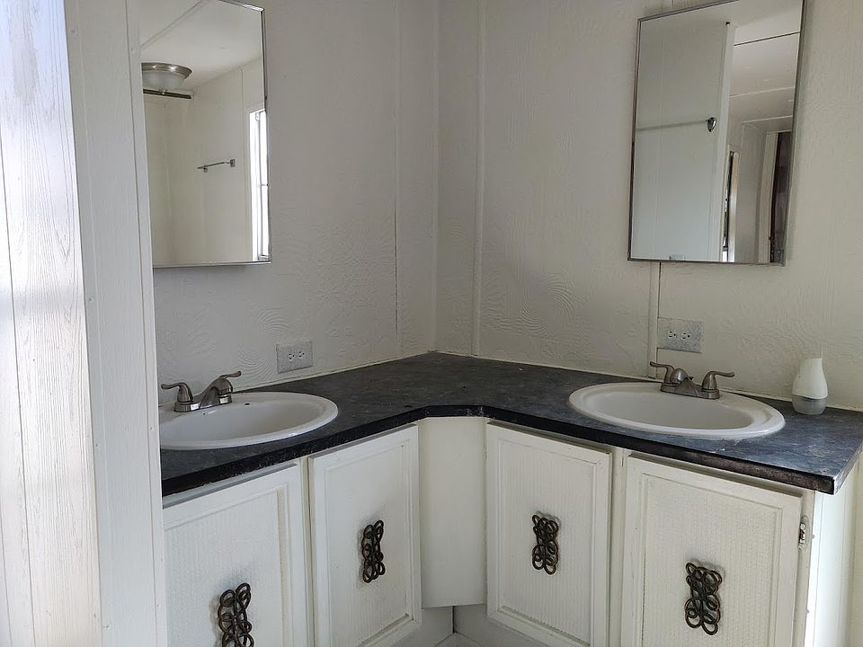 Double Vanities in Master Bathroom