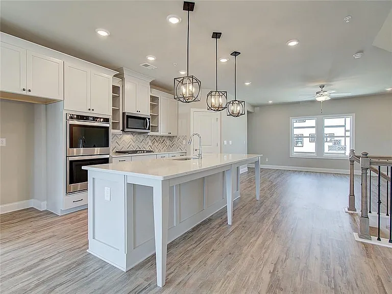 1095 Knoxboro Ln — Photo 8