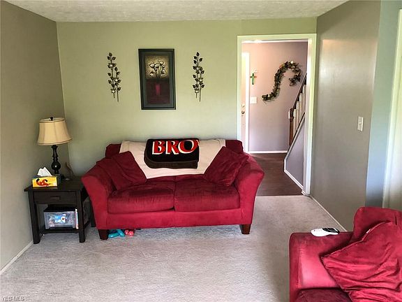4th image of 22250 Lorraine Dr
