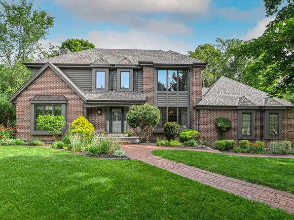 3710 South River Ridge BOULEVARD, Greenfield, WI 53228