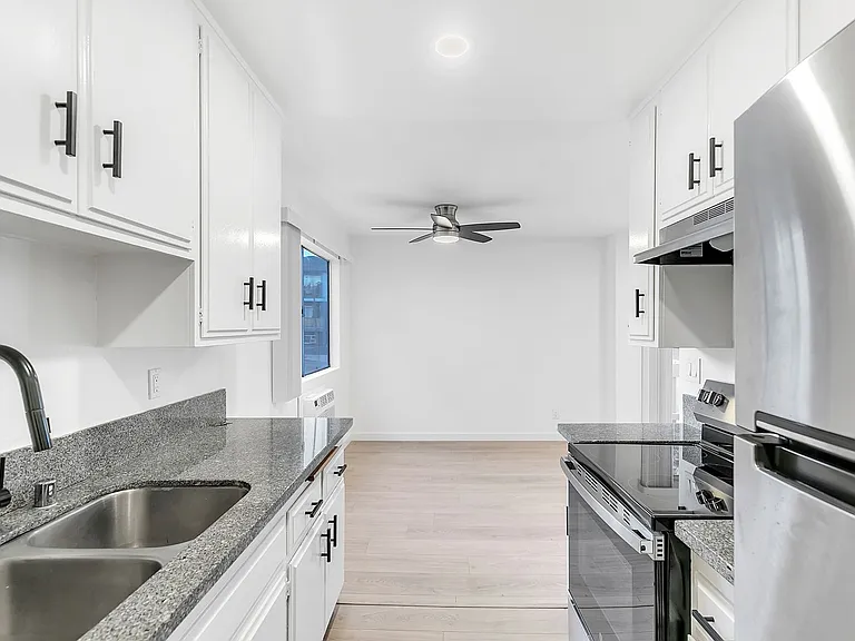 10930 Palms Blvd — Photo 7