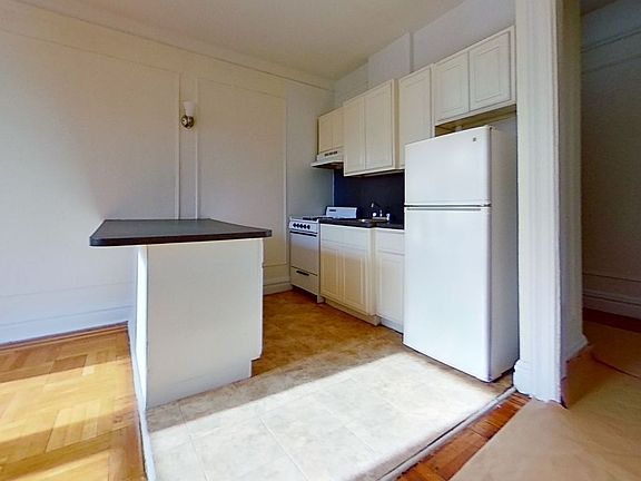 4th image of 1 Seaman Ave #3F
