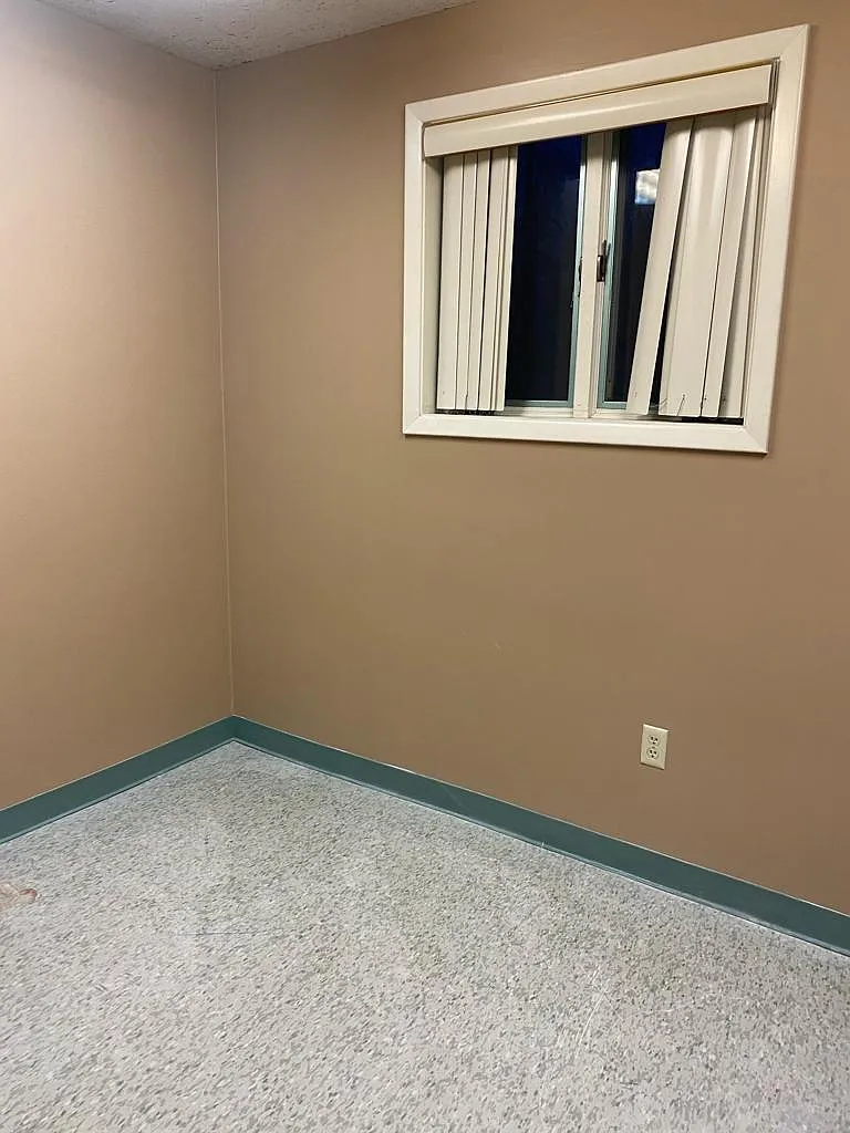 1 bed, 1800 sqft, $500 — Photo 1
