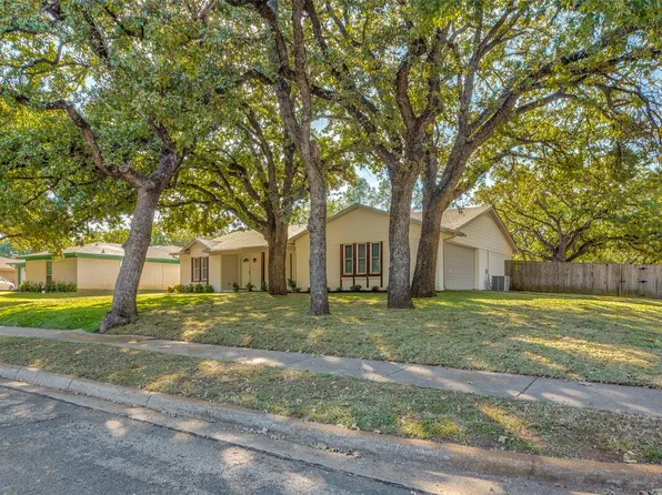 6737 Bartay Dr, North Richland Hills, TX 76182