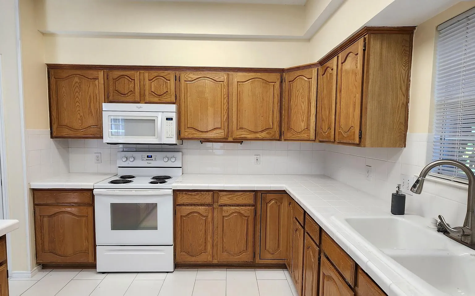 5 bed, 2.5 bath, 2890 sqft, $3,750 — Photo 4