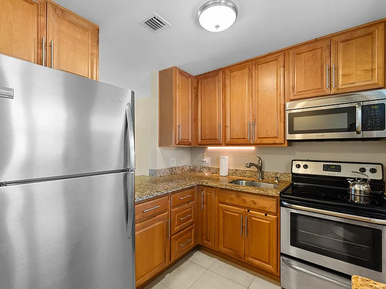 2701 NE 1st St #106 — Photo 9