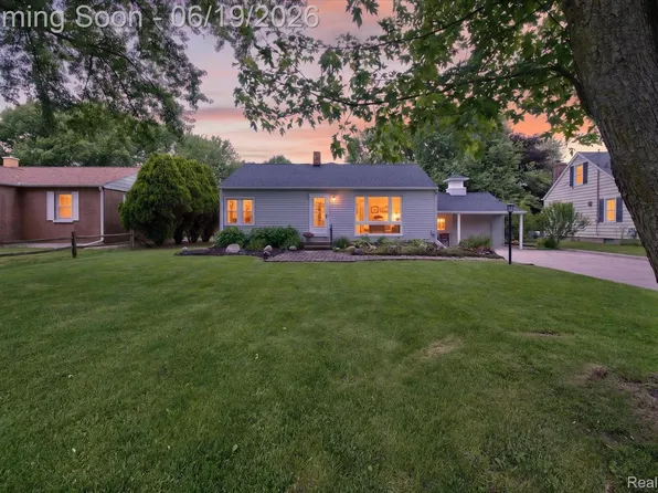 3027 Lanning Dr, Flint, MI 48506