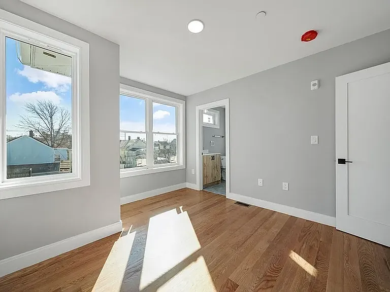 86 Blossom St #2 — Photo 17