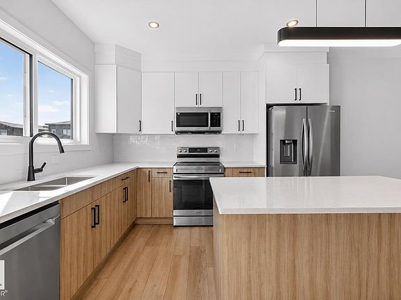3rd image of 174 Castilian Blvd