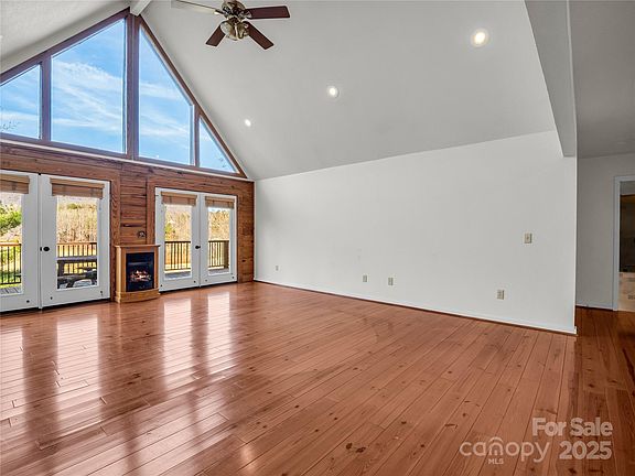 4th image of 134 Raleigh Dr